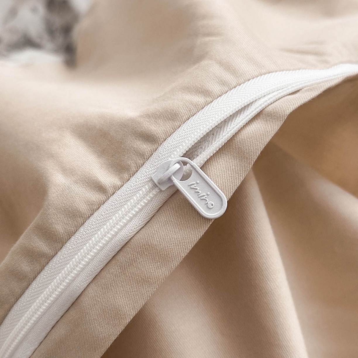 91家纺网 家纺一手货源 找家纺 涵宸家纺 2026新款全棉提花色坊系列四件套 素薇-咖