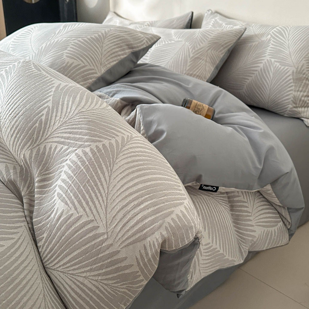 91家纺网 家纺一手货源 找家纺 涵宸家纺 2026新款全棉提花色坊系列四件套 叶影-灰