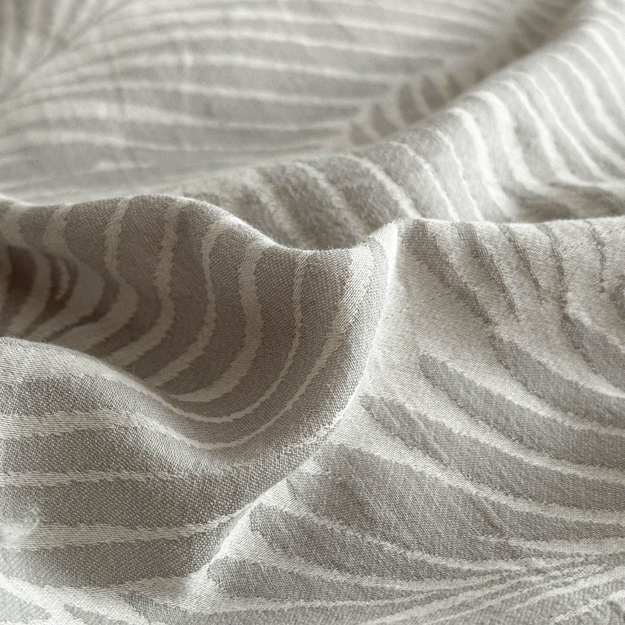 91家纺网 家纺一手货源 找家纺 涵宸家纺 2026新款全棉提花色坊系列四件套 叶影-灰