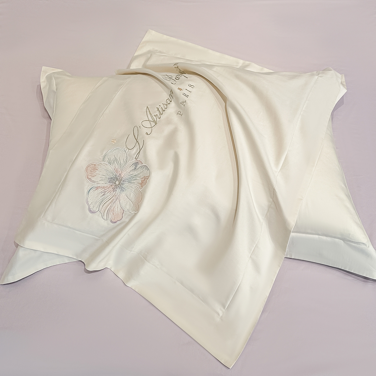 91家纺网 家纺一手货源 找家纺 置顶家纺 2026新款花汐子亲肤刺绣小清新四件套 花汐子-白+香芋紫