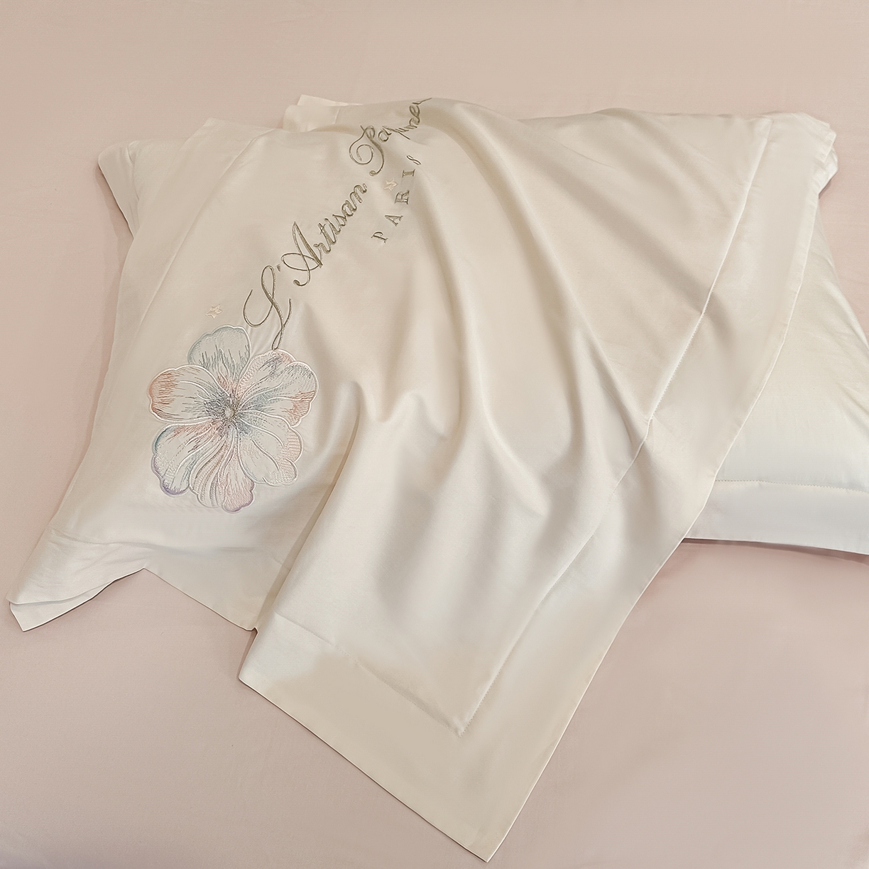 91家纺网 家纺一手货源 找家纺 置顶家纺 2026新款花汐子亲肤刺绣小清新四件套 花汐子-白+粉