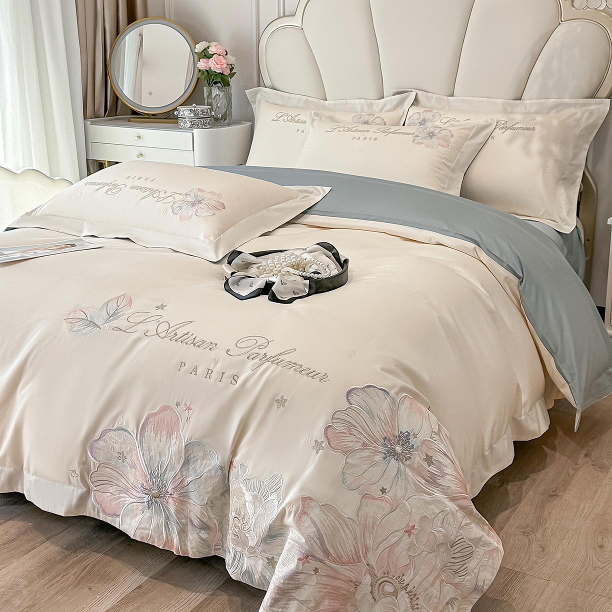 91家纺网 家纺一手货源 找家纺 置顶家纺 2026新款花汐子亲肤刺绣小清新四件套 花汐子-白+繁星蓝