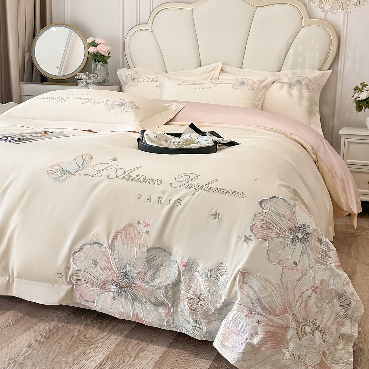 91家纺网 家纺一手货源 找家纺 置顶家纺 2026新款花汐子亲肤刺绣小清新四件套 花汐子-白+粉