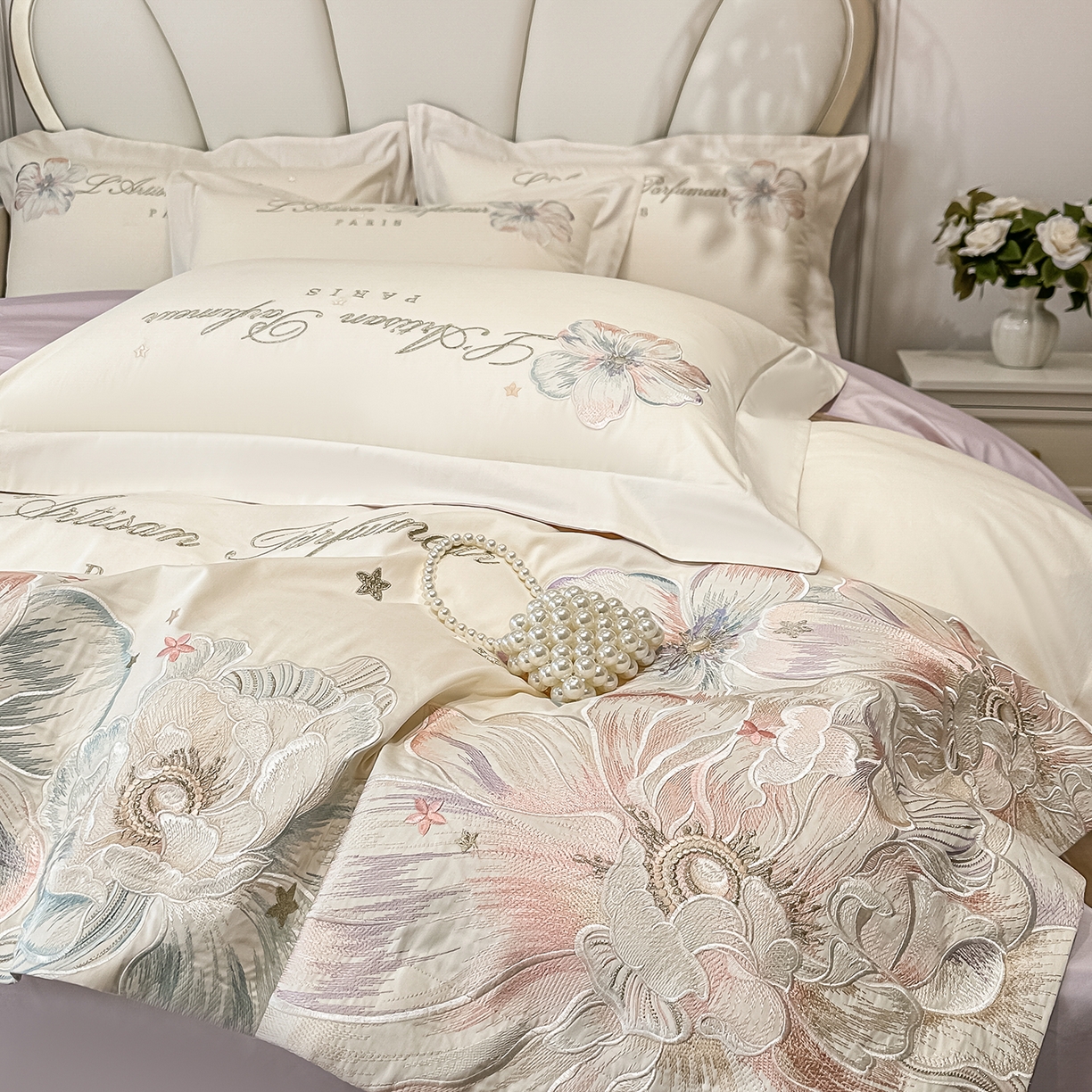 91家纺网 家纺一手货源 找家纺 置顶家纺 2026新款花汐子亲肤刺绣小清新四件套 花汐子-白+香芋紫