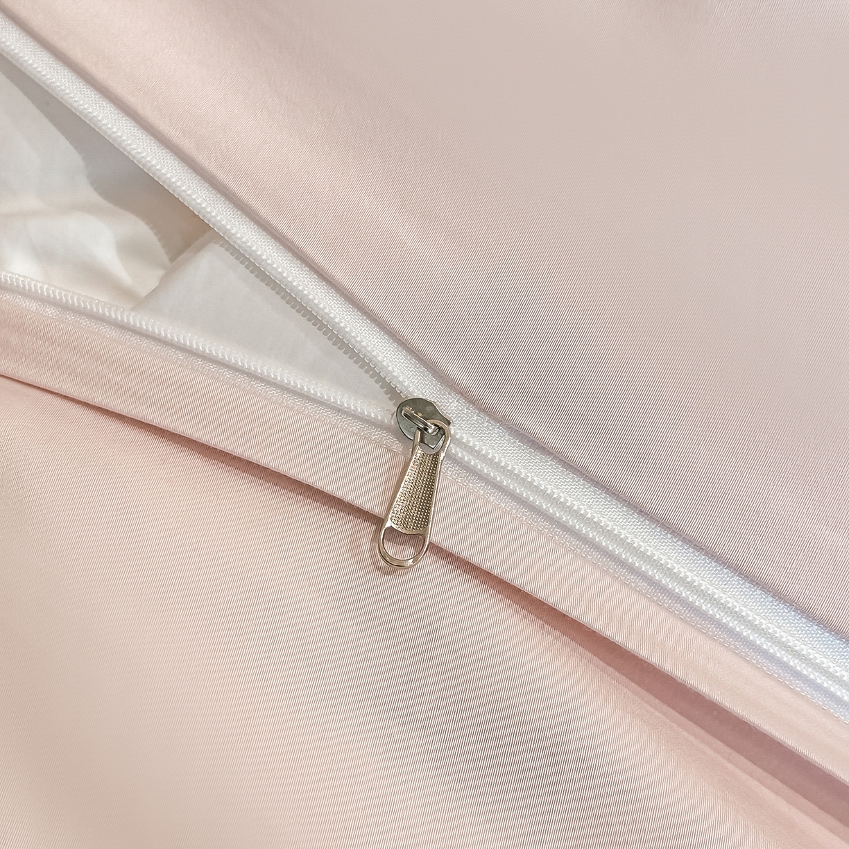 91家纺网 家纺一手货源 找家纺 置顶家纺 2026新款花汐子亲肤刺绣小清新四件套 花汐子-白+粉