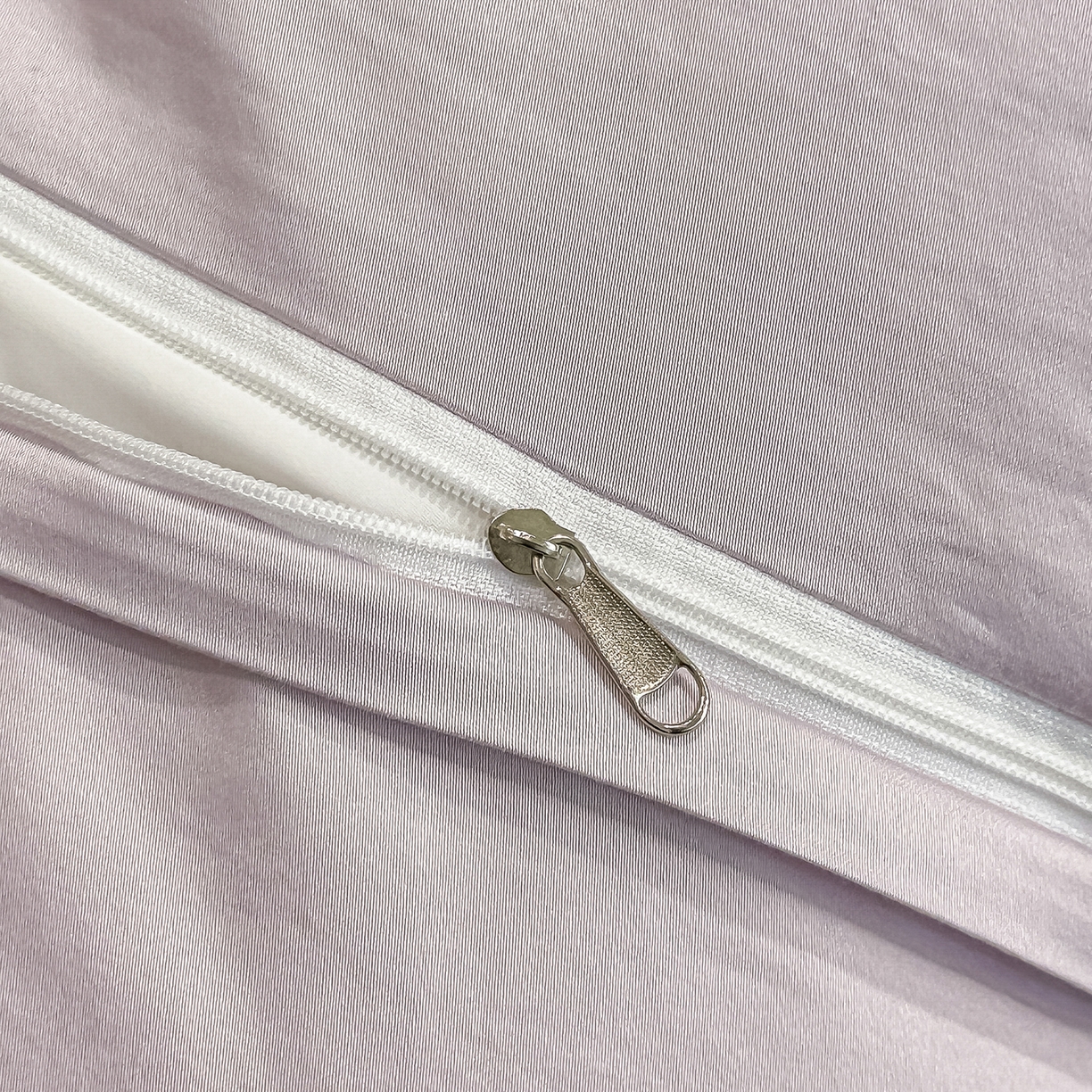 91家纺网 家纺一手货源 找家纺 置顶家纺 2026新款花汐子亲肤刺绣小清新四件套 花汐子-白+香芋紫