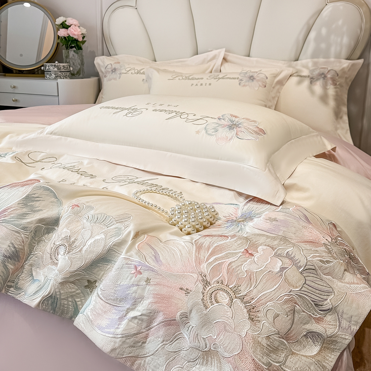 91家纺网 家纺一手货源 找家纺 置顶家纺 2026新款花汐子亲肤刺绣小清新四件套 花汐子-白+粉