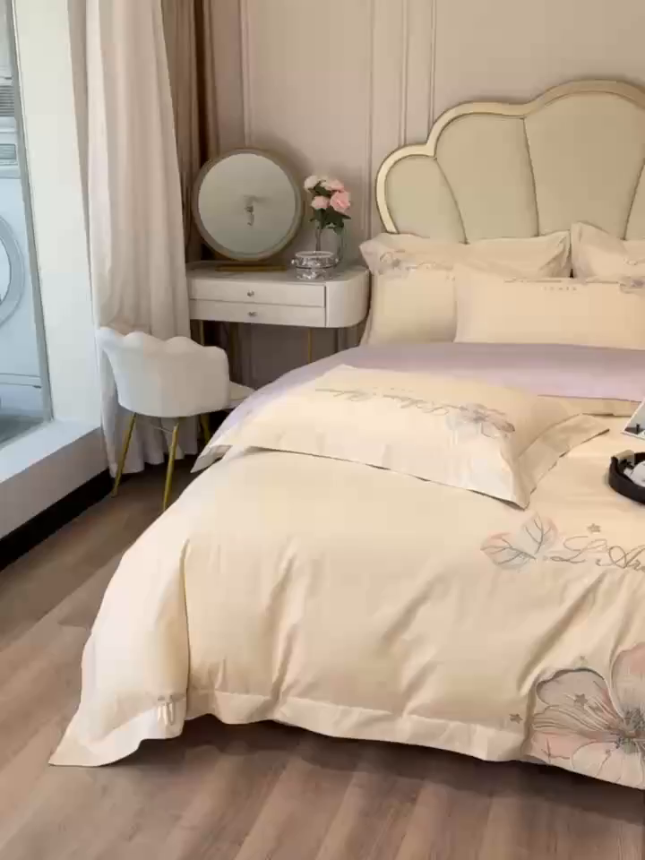 91家纺网 家纺一手货源 找家纺 置顶家纺 2026新款花汐子亲肤刺绣小清新四件套 花汐子-白+香芋紫