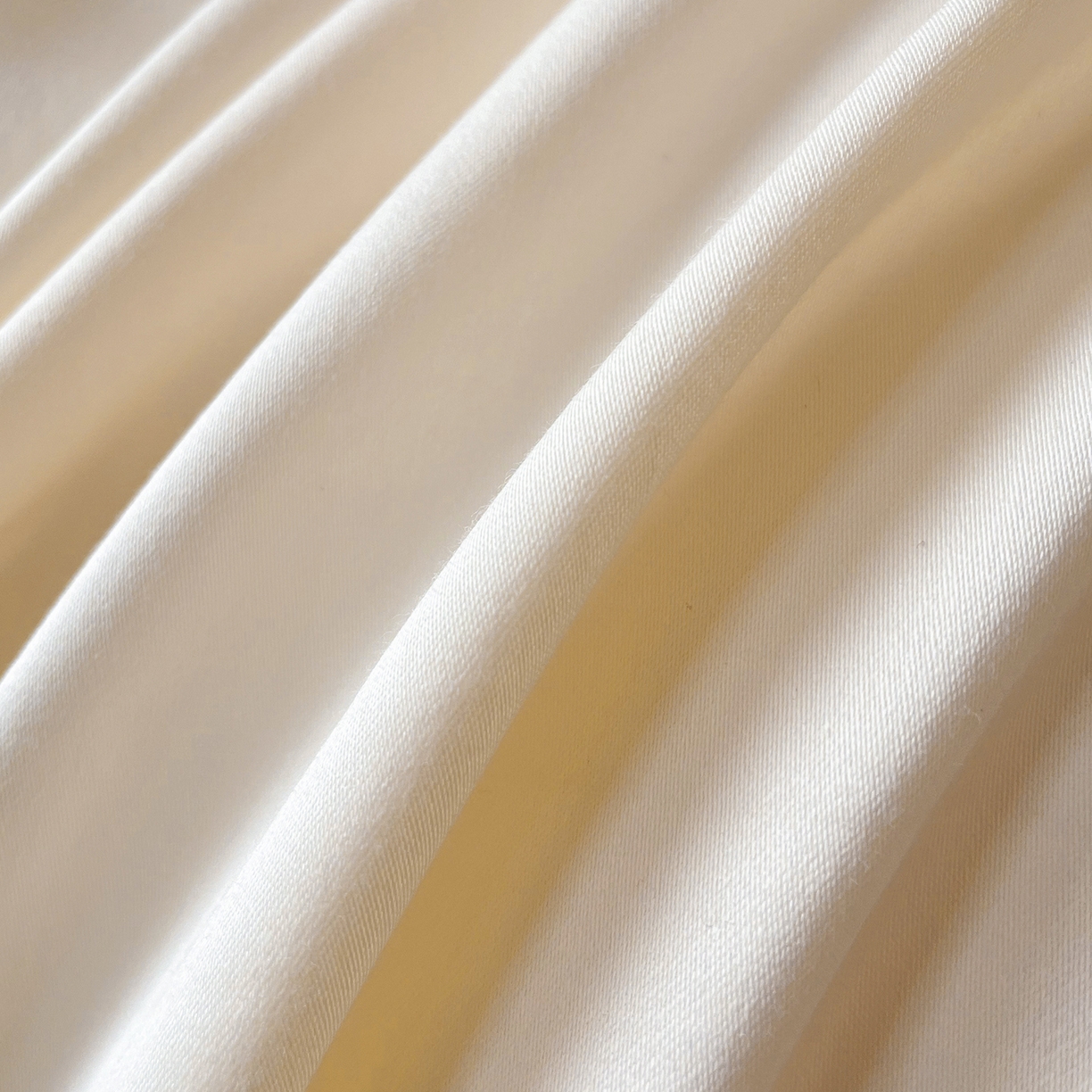 91家纺网 家纺一手货源 找家纺 置顶家纺 2026新款亲肤绣花-COCO小姐亲肤棉系列四件套 COCO小姐-奶白+浅蓝