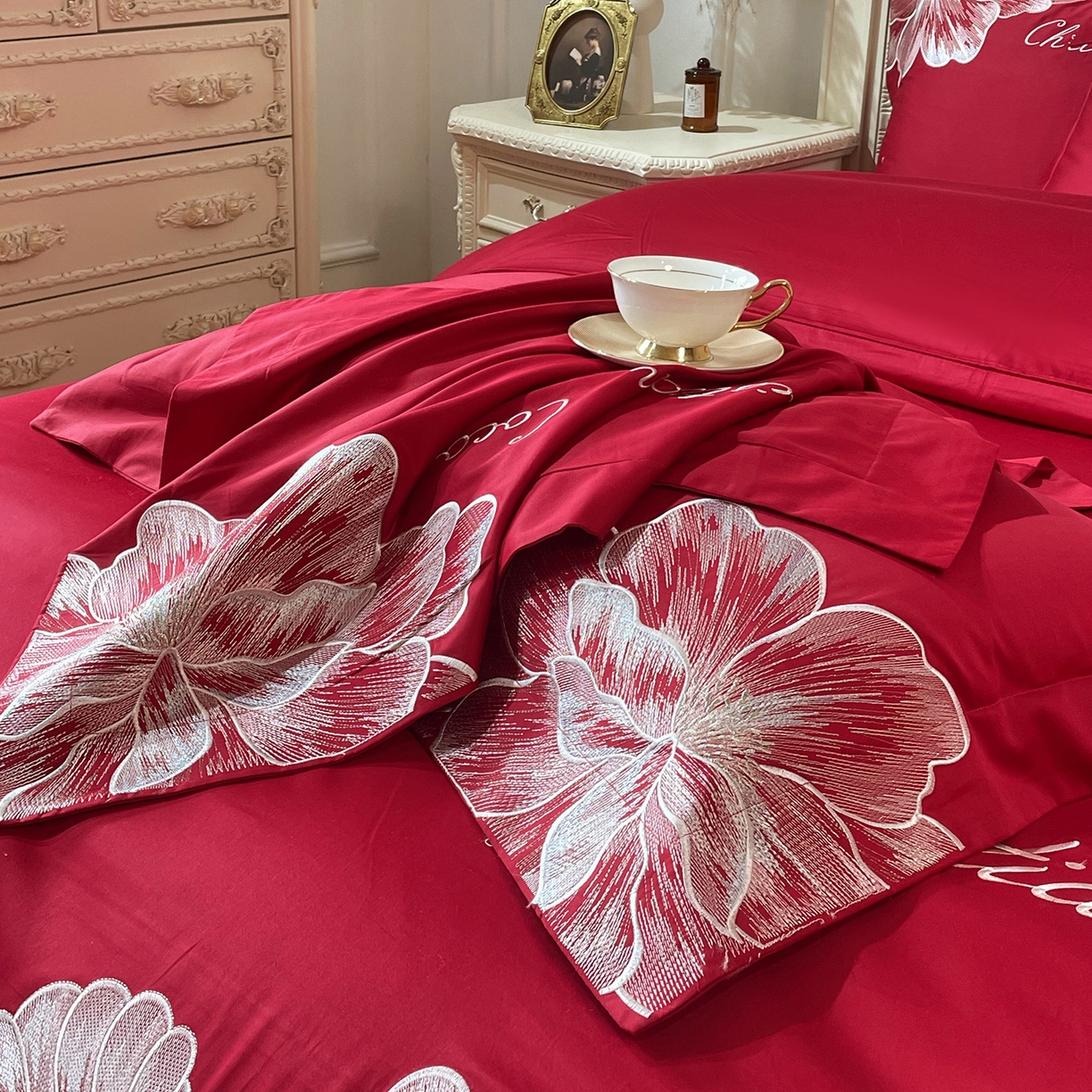 91家纺网 家纺一手货源 找家纺 （总）置顶家纺 2026新款亲肤绣花-COCO小姐亲肤棉系列四件套