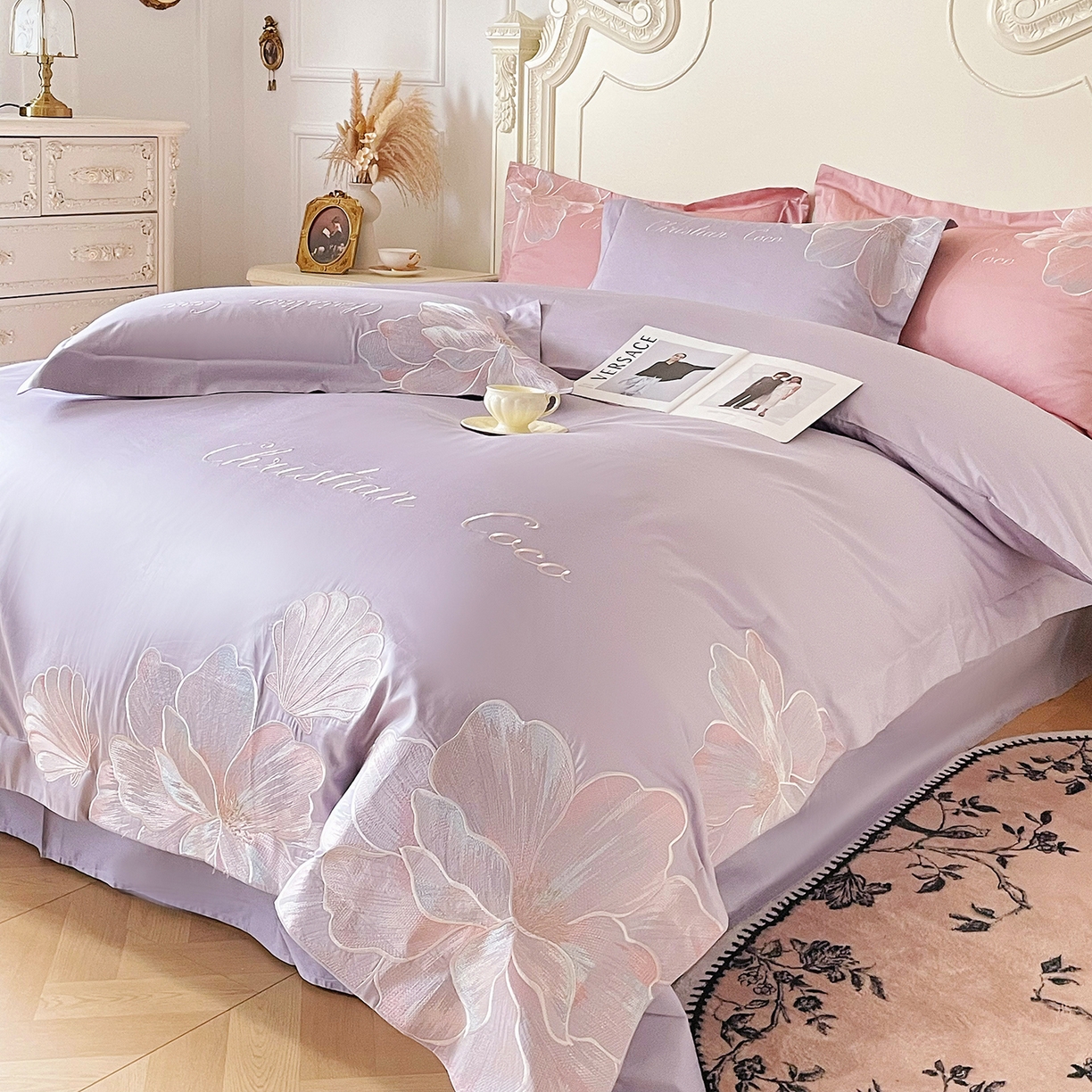 91家纺网 家纺一手货源 找家纺 置顶家纺 2026新款亲肤绣花-COCO小姐亲肤棉系列四件套 COCO小姐-香芋紫