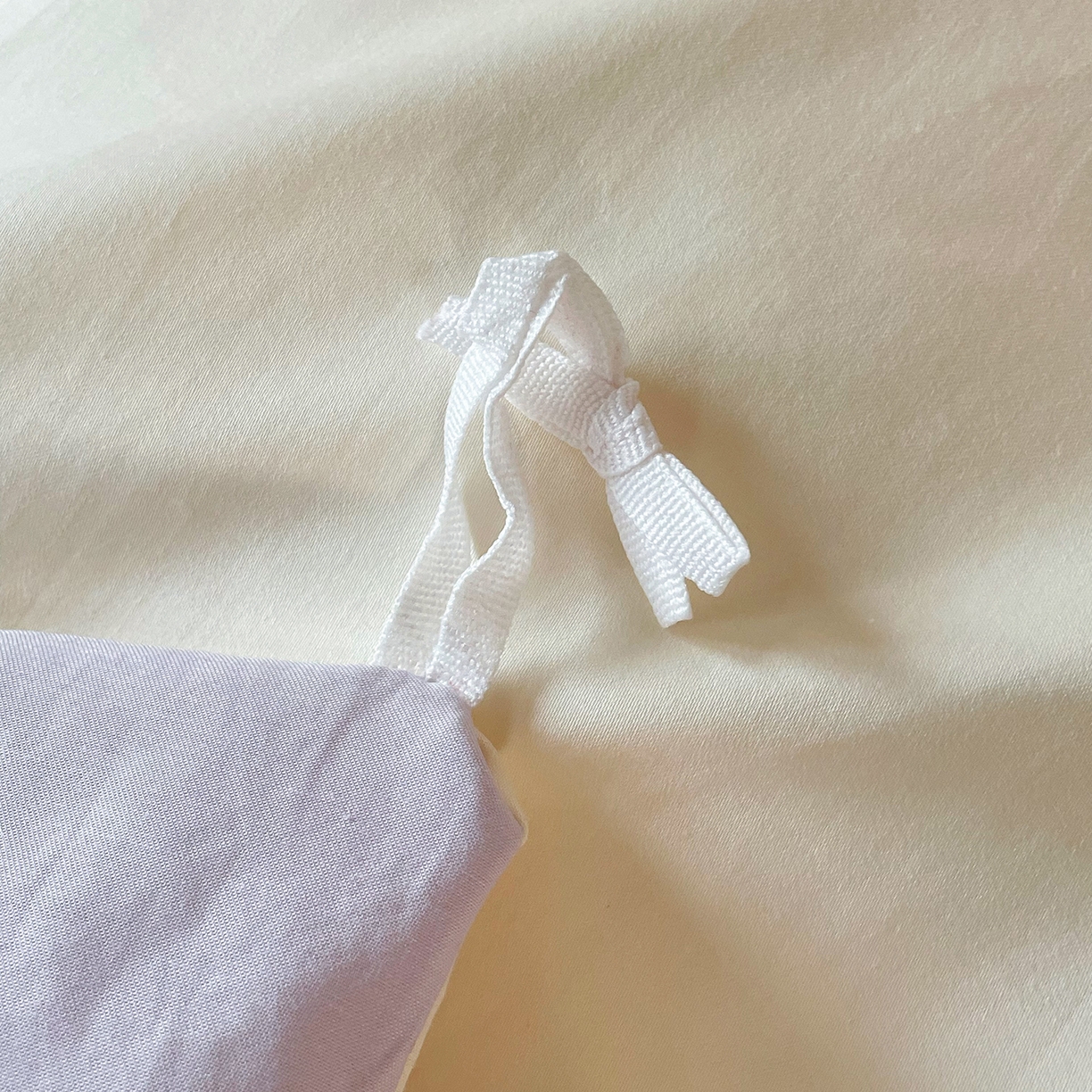 91家纺网 家纺一手货源 找家纺 置顶家纺 2026新款亲肤绣花-COCO小姐亲肤棉系列四件套 COCO小姐-奶白+香芋紫