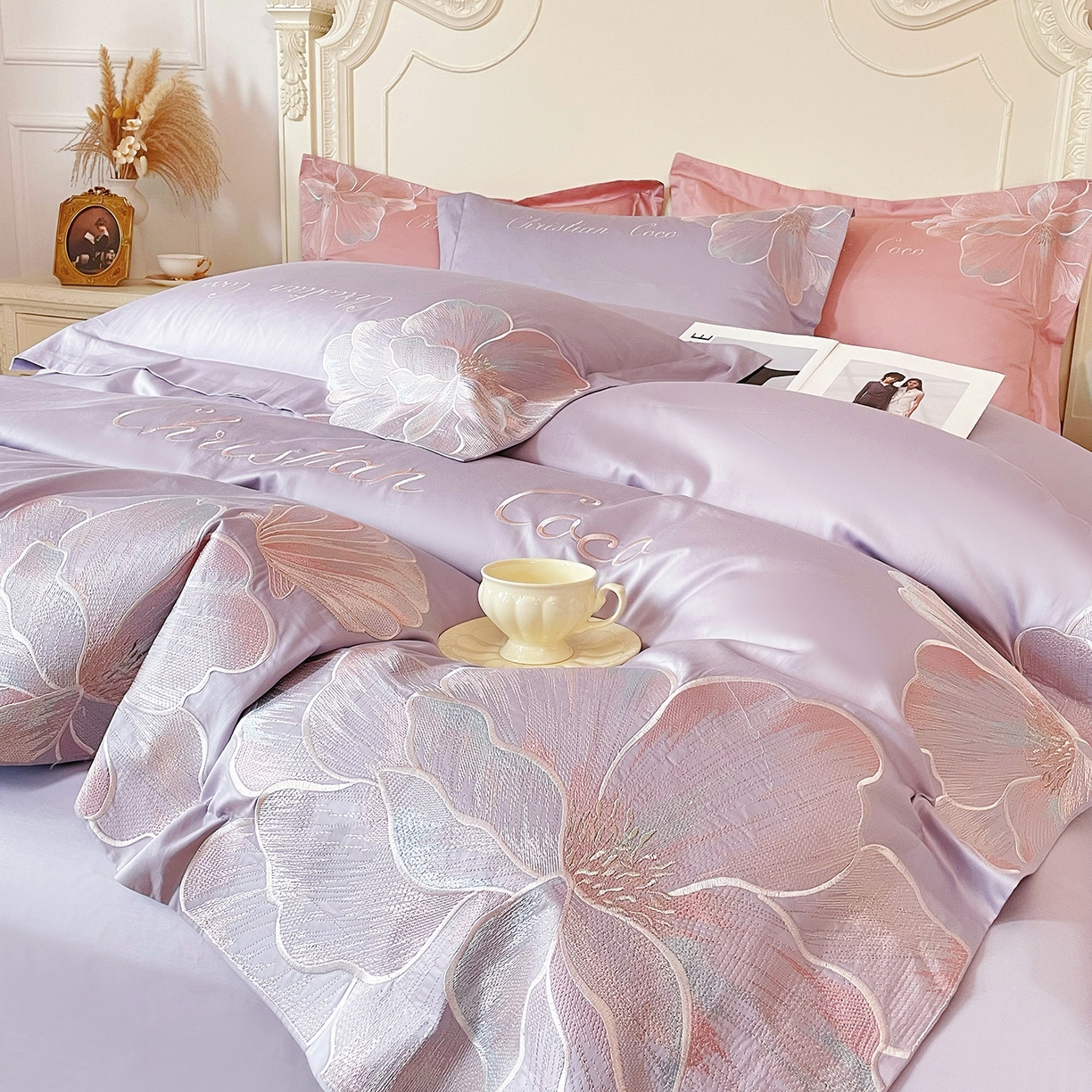 91家纺网 家纺一手货源 找家纺 置顶家纺 2026新款亲肤绣花-COCO小姐亲肤棉系列四件套 COCO小姐-香芋紫