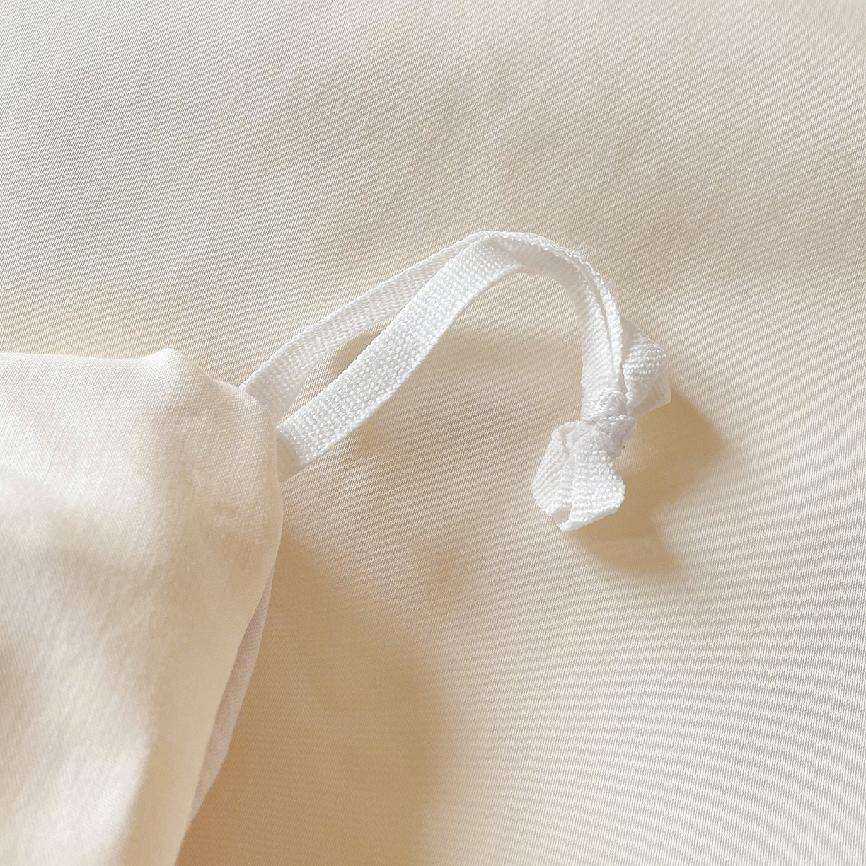 91家纺网 家纺一手货源 找家纺 置顶家纺 2026新款亲肤绣花-COCO小姐亲肤棉系列四件套 COCO小姐-奶白+粉