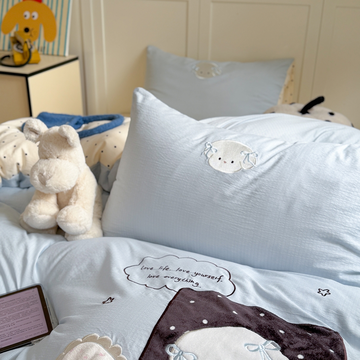 91家纺网 家纺一手货源 找家纺 （总）美乐迪家纺 2026新款云感双层纱贴布绣四件套