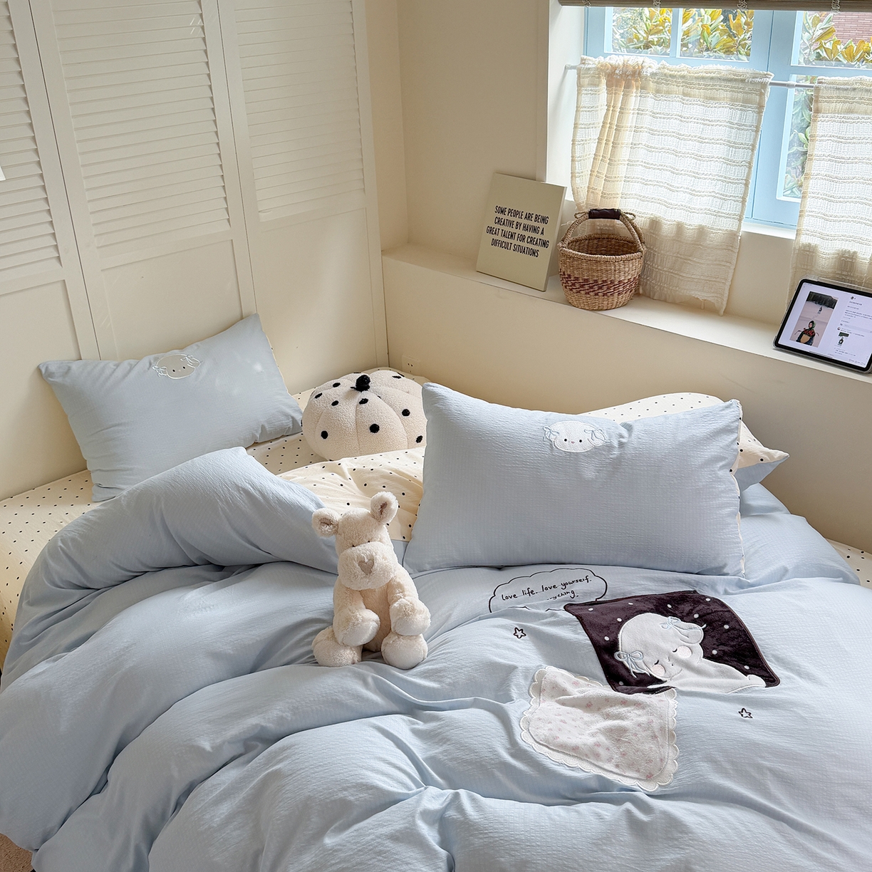 91家纺网 家纺一手货源 找家纺 （总）美乐迪家纺 2026新款云感双层纱贴布绣四件套