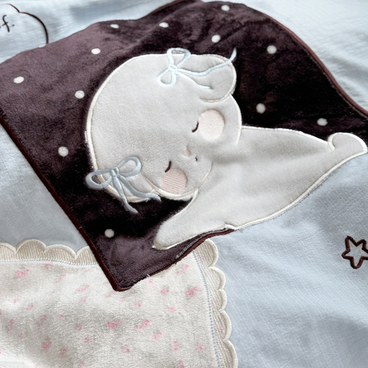 91家纺网 家纺一手货源 找家纺 （总）美乐迪家纺 2026新款云感双层纱贴布绣四件套