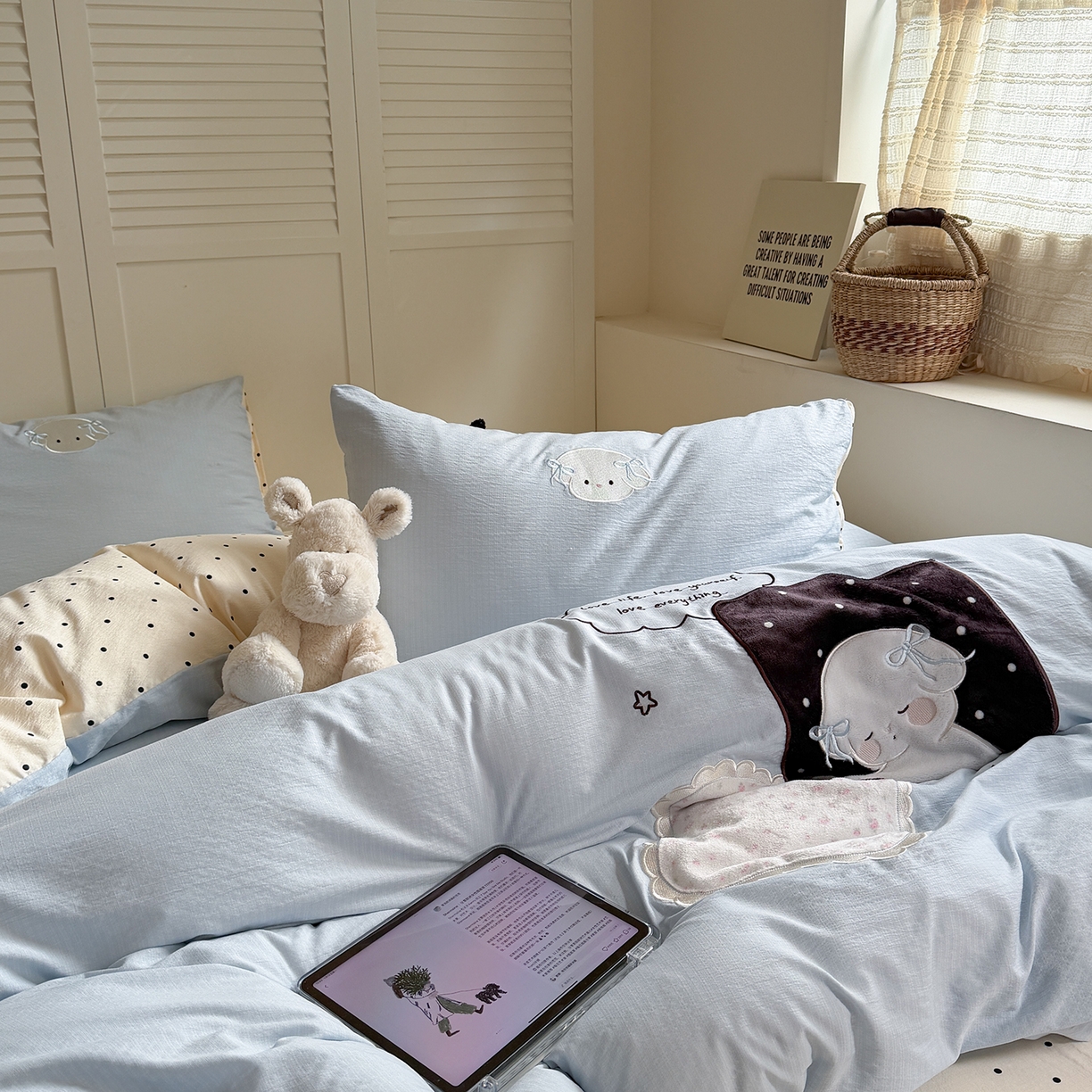 91家纺网 家纺一手货源 找家纺 美乐迪家纺 2026新款云感双层纱贴布绣四件套 睡货小狗