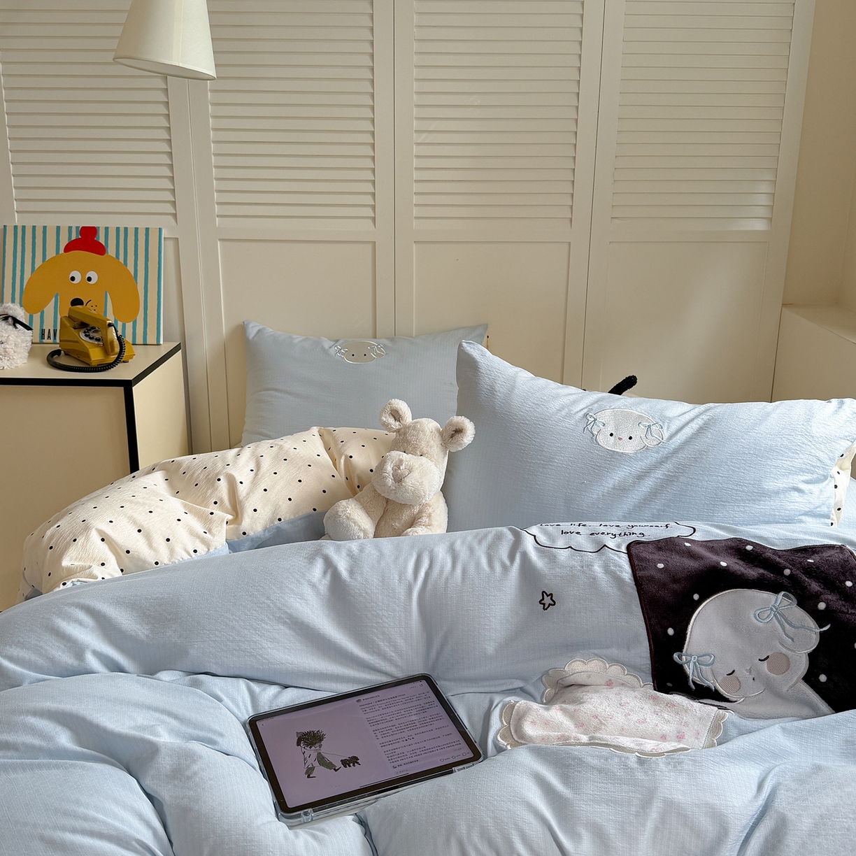 91家纺网 家纺一手货源 找家纺 美乐迪家纺 2026新款云感双层纱贴布绣四件套 睡货小狗