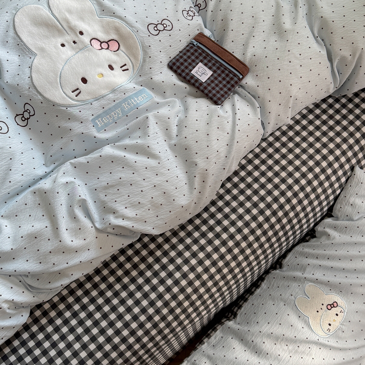 91家纺网 家纺一手货源 找家纺 美乐迪家纺 2026新款云感双层纱贴布绣四件套 兔头小猫