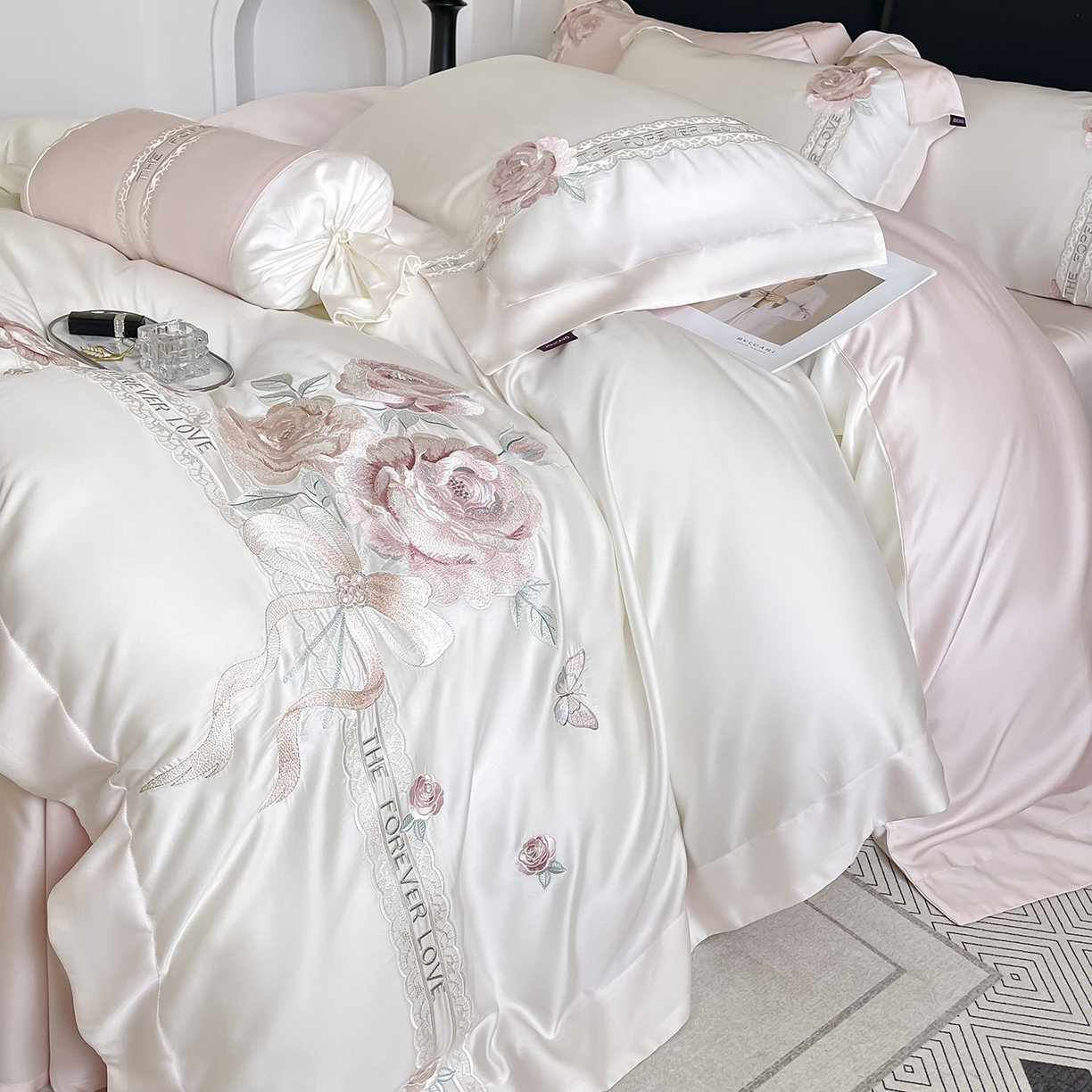 91家纺网 家纺一手货源 找家纺  2026春夏新款轻奢纯色A类长绒棉纯棉全棉重工刺绣被套床单四件套床上用品云栀 云栀-白粉