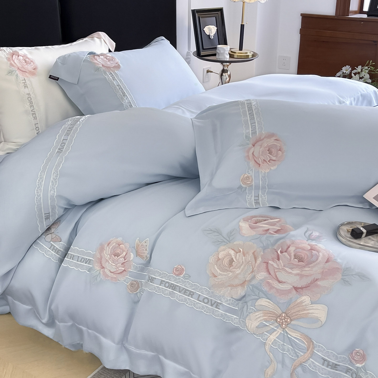 91家纺网 家纺一手货源 找家纺 乔利卡沃 2026春夏新款轻奢纯色A类长绒棉纯棉全棉重工刺绣被套床单四件套床上用品云栀 云栀-慕蓝