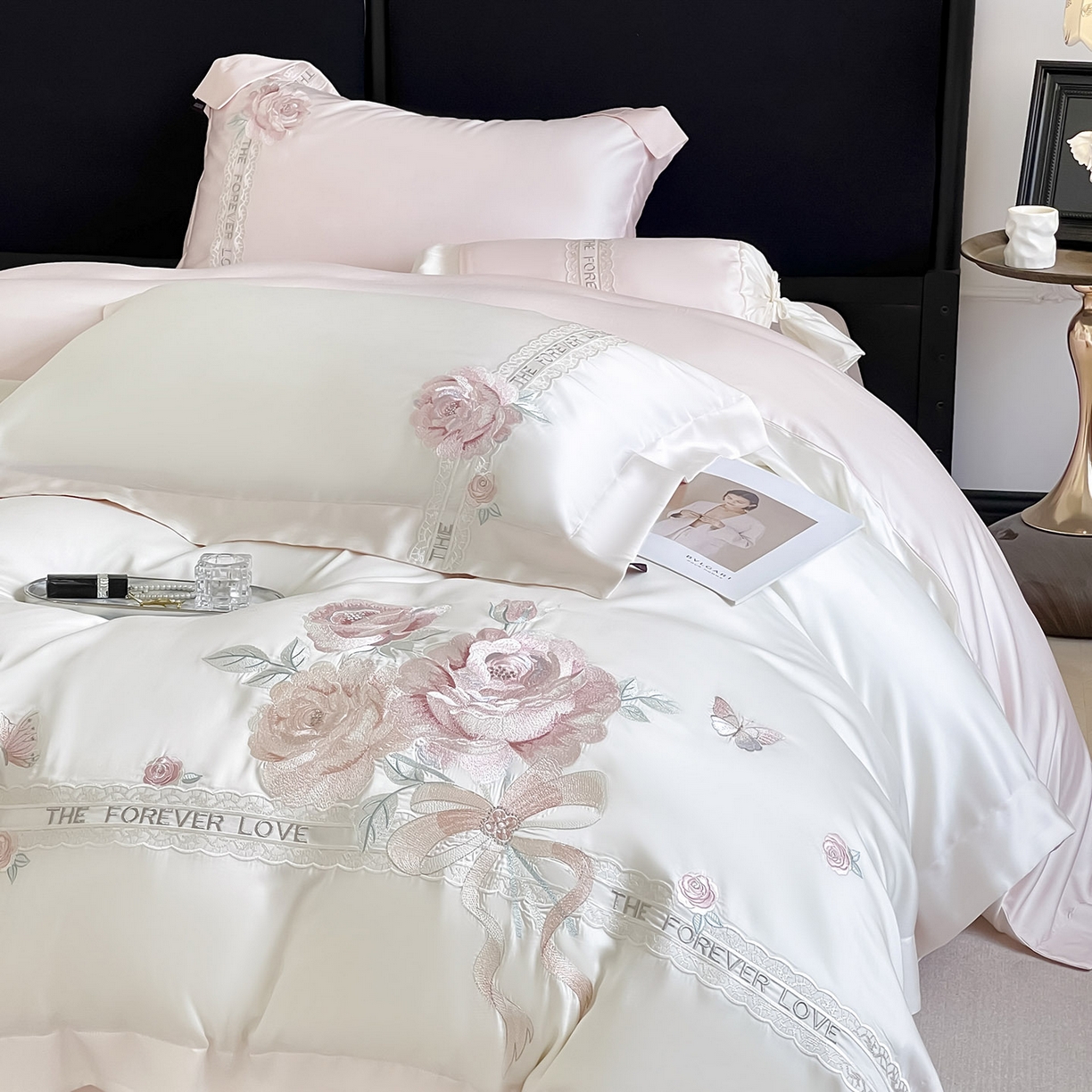 91家纺网 家纺一手货源 找家纺 乔利卡沃 2026春夏新款轻奢纯色A类长绒棉纯棉全棉重工刺绣被套床单四件套床上用品云栀 云栀-白粉