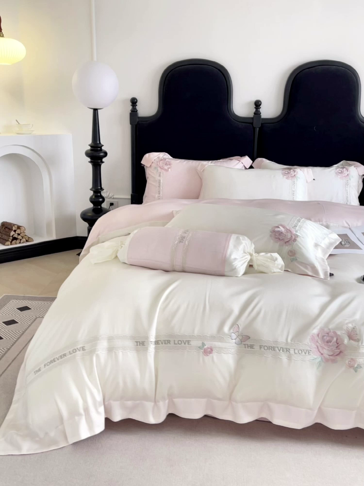 91家纺网 家纺一手货源 找家纺 乔利卡沃 2026春夏新款轻奢纯色A类长绒棉纯棉全棉重工刺绣被套床单四件套床上用品云栀 云栀-白粉