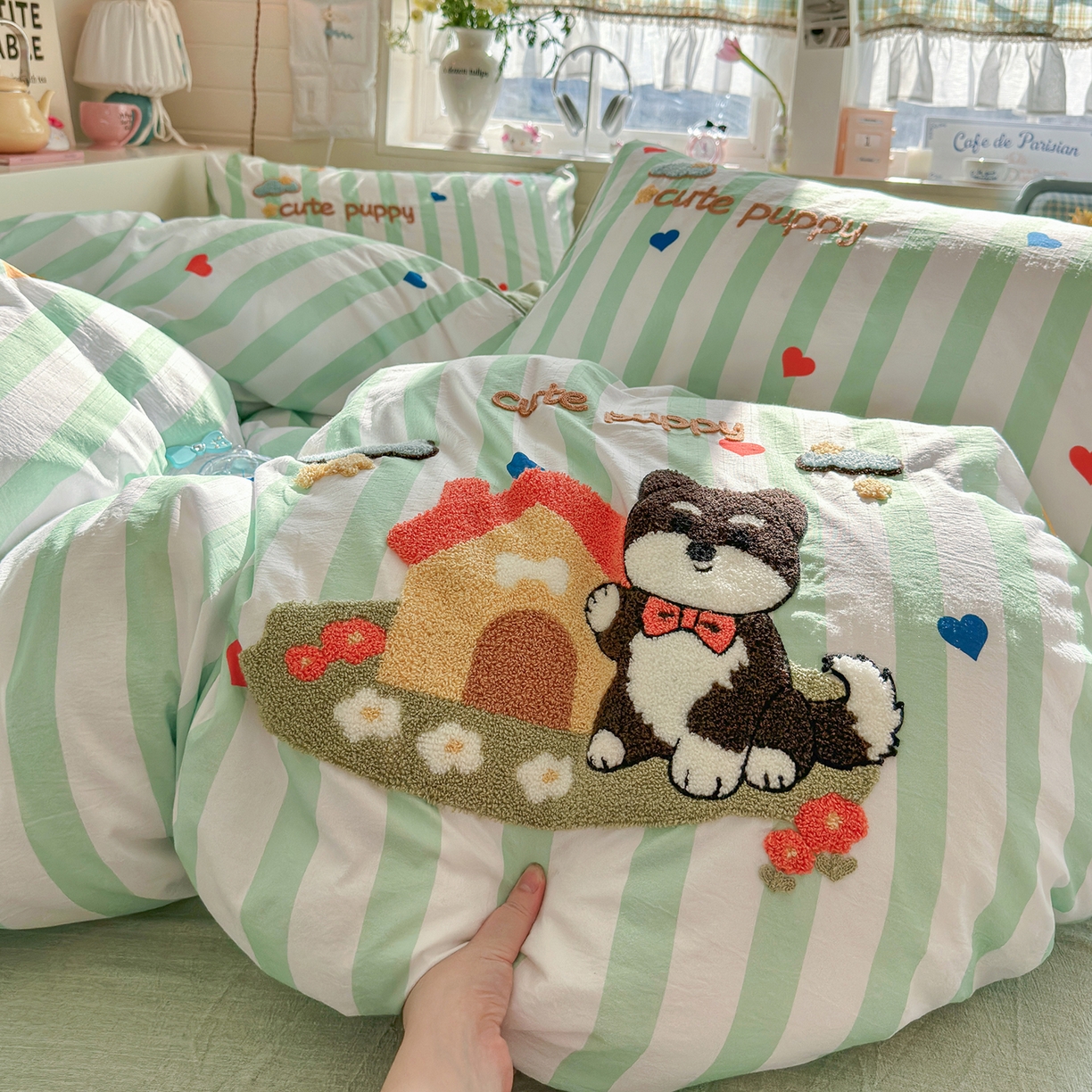 91家纺网 家纺一手货源 找家纺 王朝国际 2026爆款棉纱毛巾绣四件套 呆呆狗