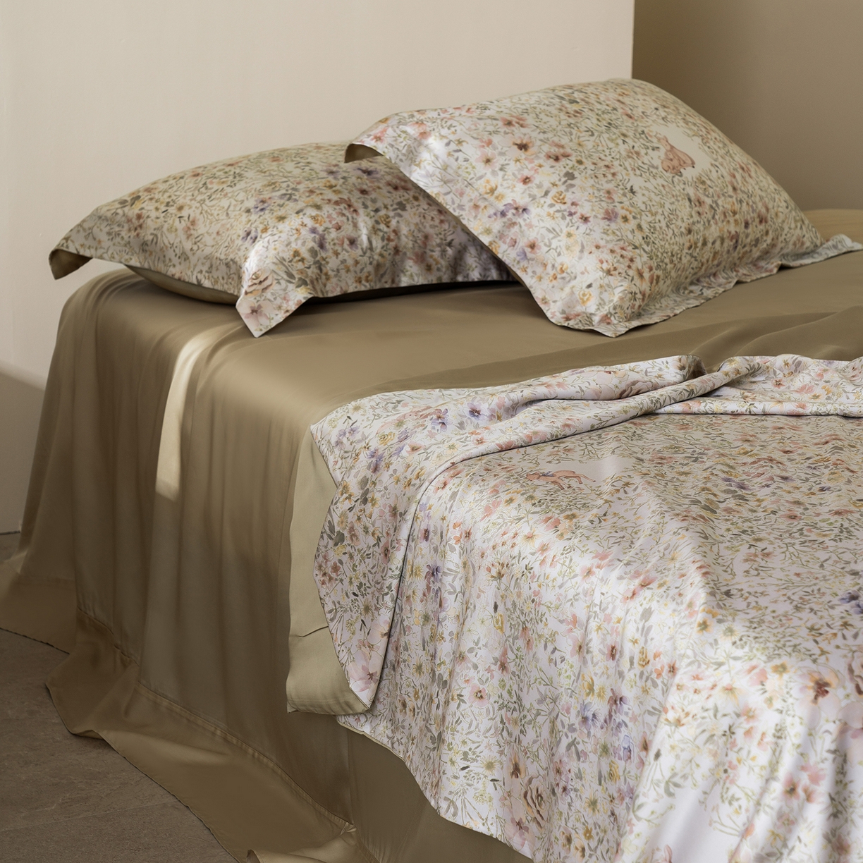 91家纺网 家纺一手货源 找家纺 （总）佳汐蓝家纺 2026新款春夏天丝数码印花（挂边款）四件套