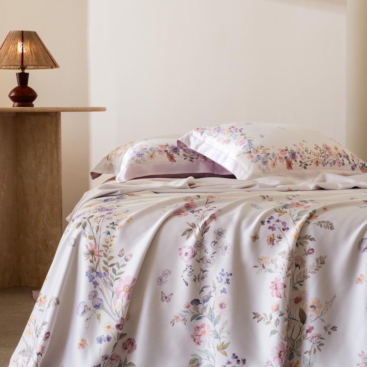 91家纺网 家纺一手货源 找家纺 佳汐蓝家纺 2026新款春夏天丝数码印花（挂边款）四件套 淡晓-粉黄