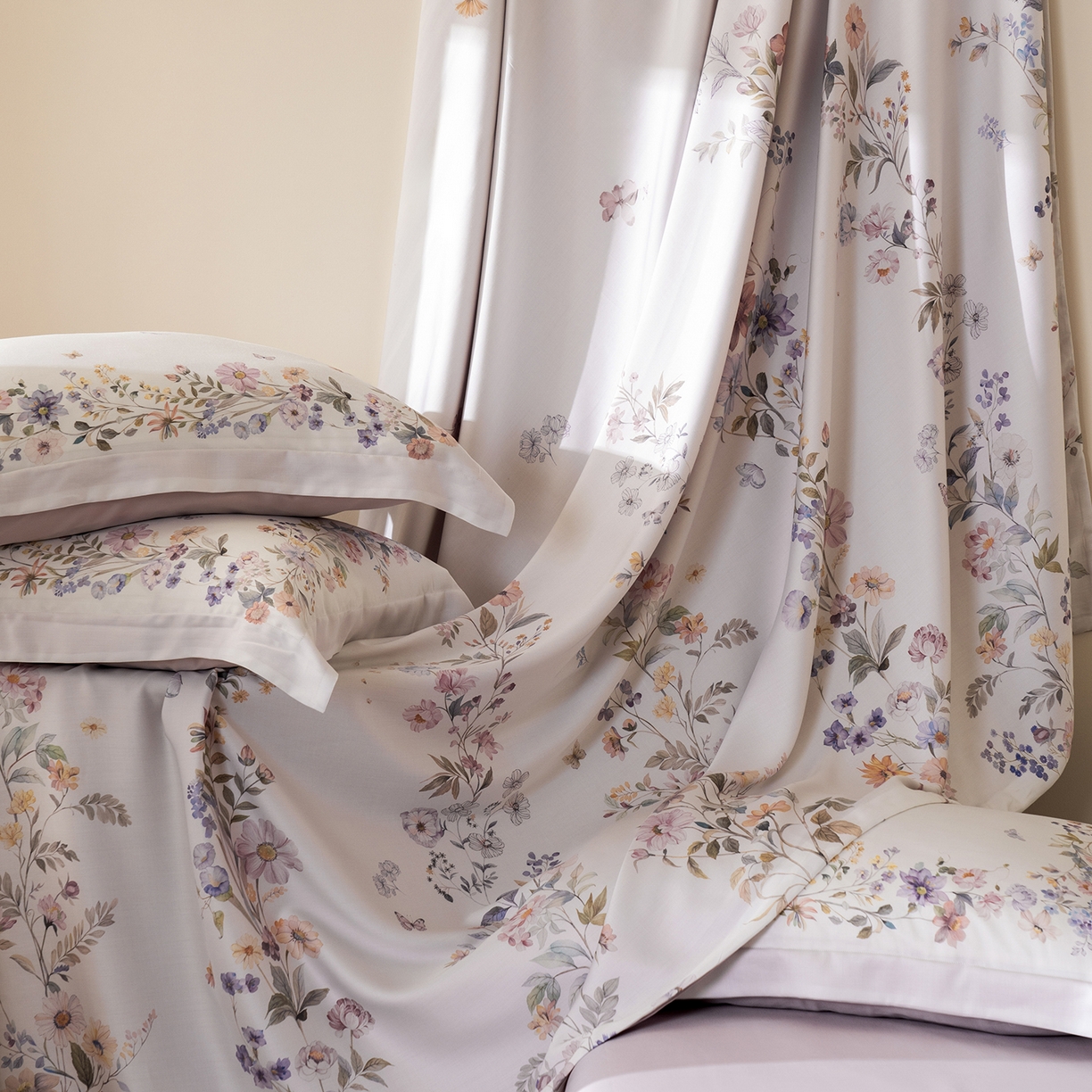 91家纺网 家纺一手货源 找家纺 佳汐蓝家纺 2026新款春夏天丝数码印花（挂边款）四件套 淡晓-粉黄