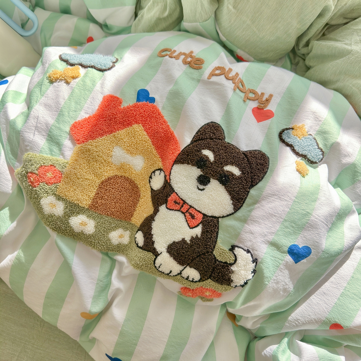 91家纺网 家纺一手货源 找家纺 王朝国际 2026爆款棉纱毛巾绣四件套 呆呆狗