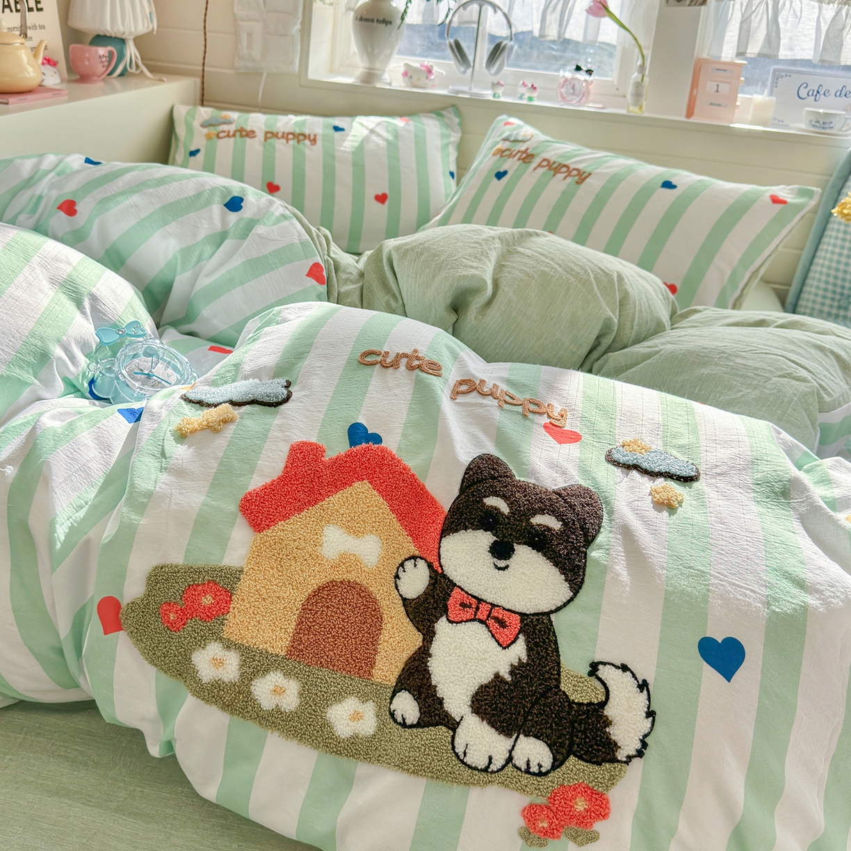 91家纺网 家纺一手货源 找家纺 王朝国际 2026爆款棉纱毛巾绣四件套 呆呆狗