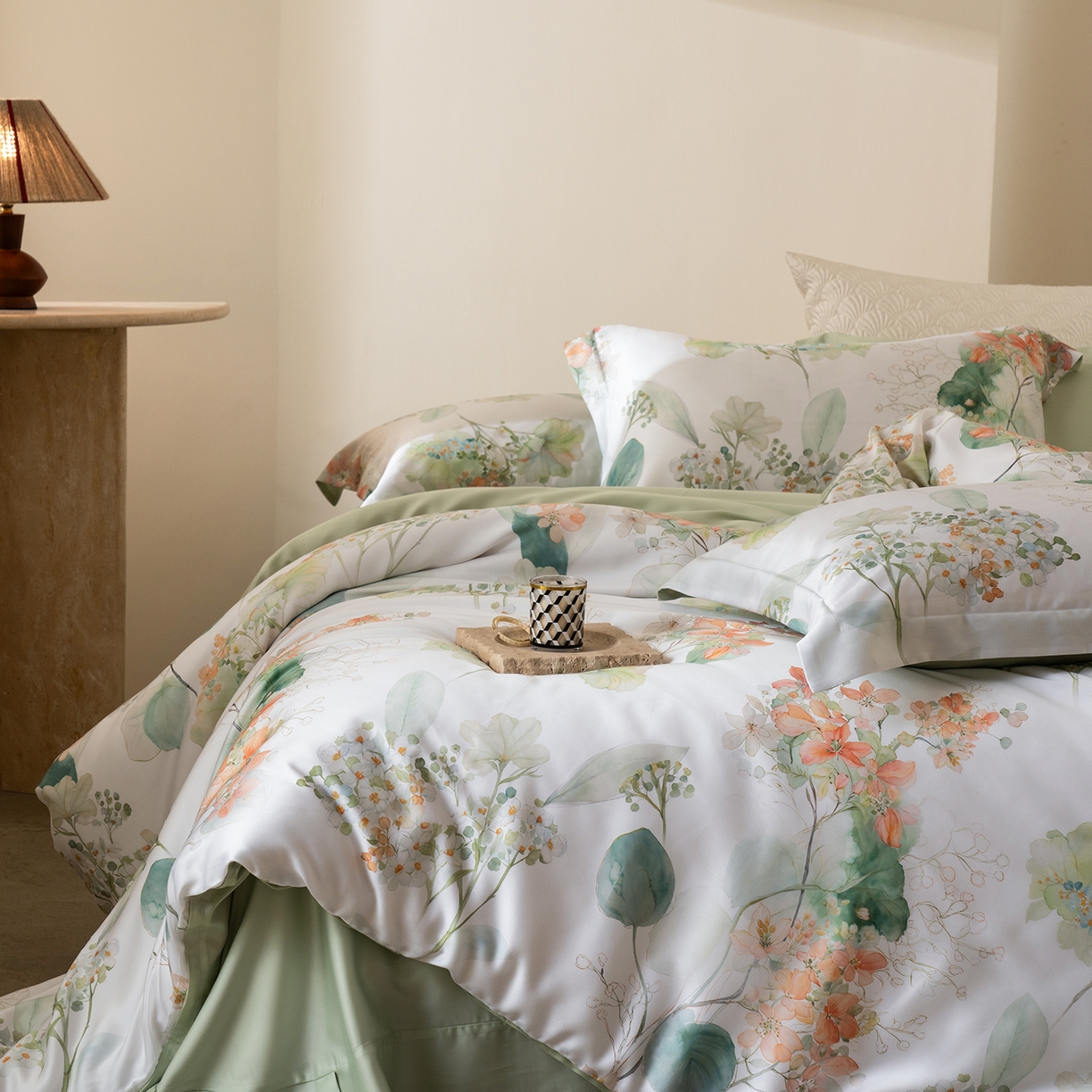 91家纺网 家纺一手货源 找家纺 佳汐蓝家纺 2026新款春夏天丝数码印花（挂边款）四件套 荷塘月色-绿