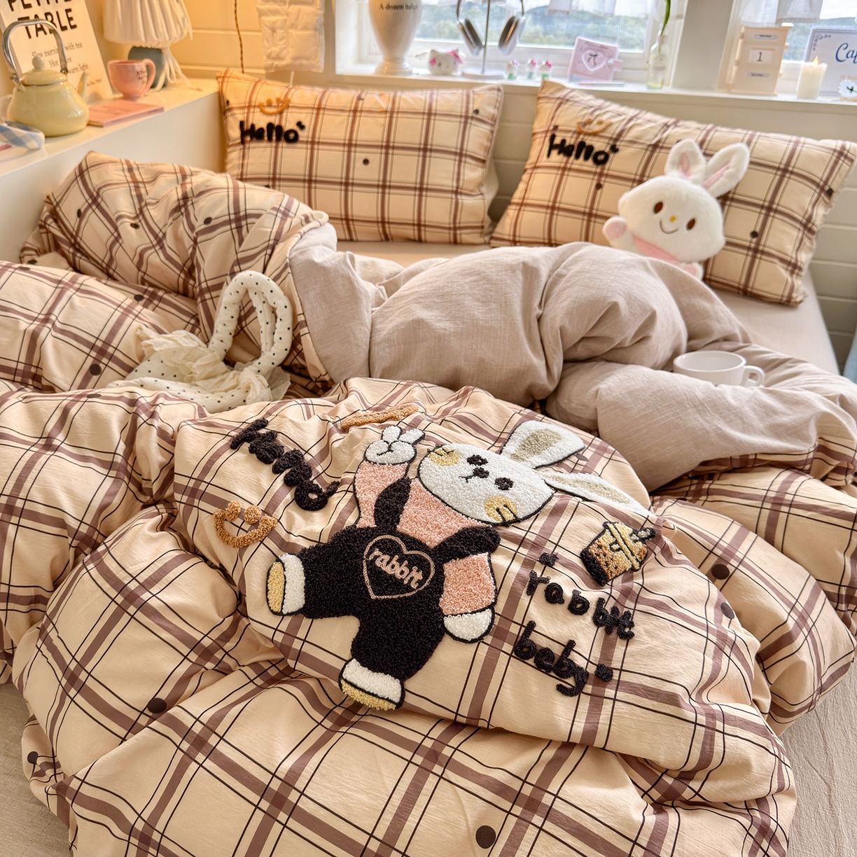 91家纺网 家纺一手货源 找家纺 王朝国际 2026爆款棉纱毛巾绣四件套 粉兔叽