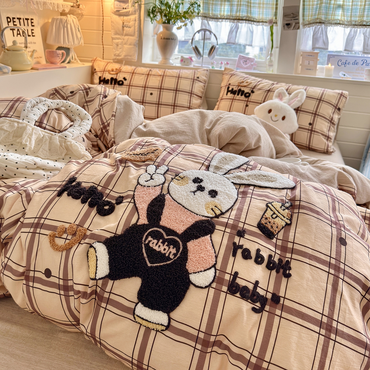 91家纺网 家纺一手货源 找家纺 王朝国际 2026爆款棉纱毛巾绣四件套 粉兔叽