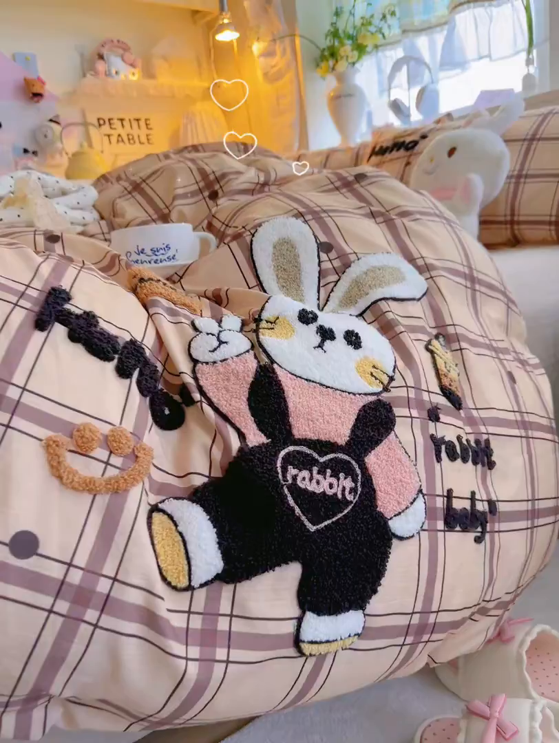 91家纺网 家纺一手货源 找家纺 王朝国际 2026爆款棉纱毛巾绣四件套 粉兔叽