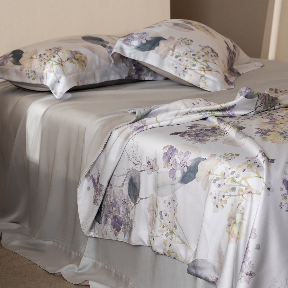 91家纺网 家纺一手货源 找家纺 佳汐蓝家纺 2026新款春夏天丝数码印花（挂边款）四件套 荷塘月色-紫