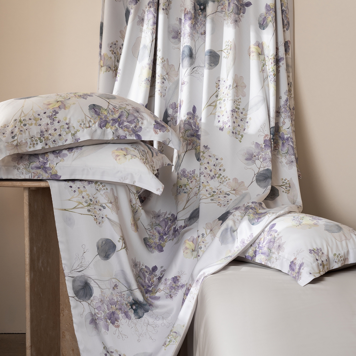 91家纺网 家纺一手货源 找家纺 佳汐蓝家纺 2026新款春夏天丝数码印花（挂边款）四件套 荷塘月色-紫