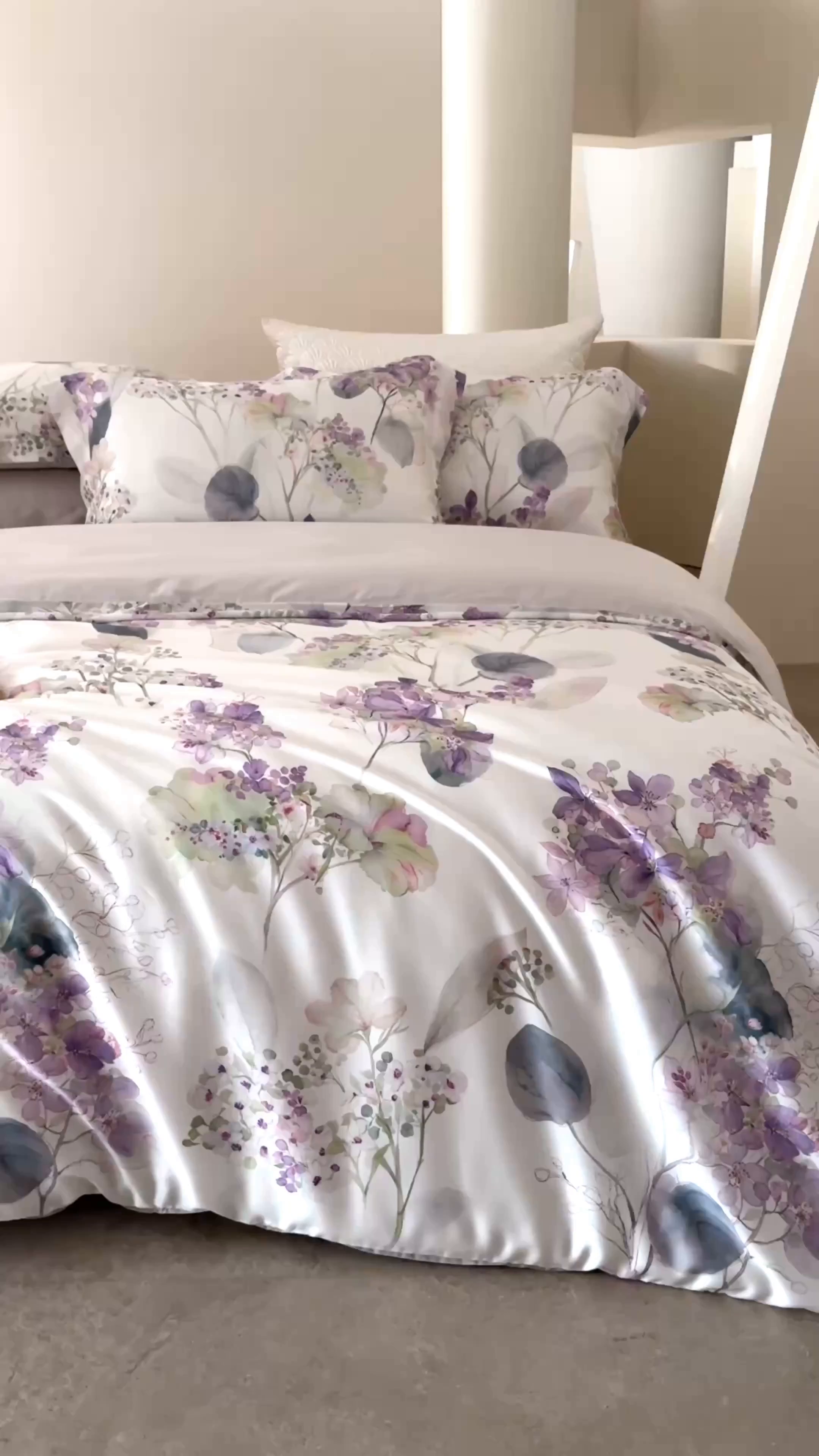 91家纺网 家纺一手货源 找家纺 佳汐蓝家纺 2026新款春夏天丝数码印花（挂边款）四件套 荷塘月色-紫