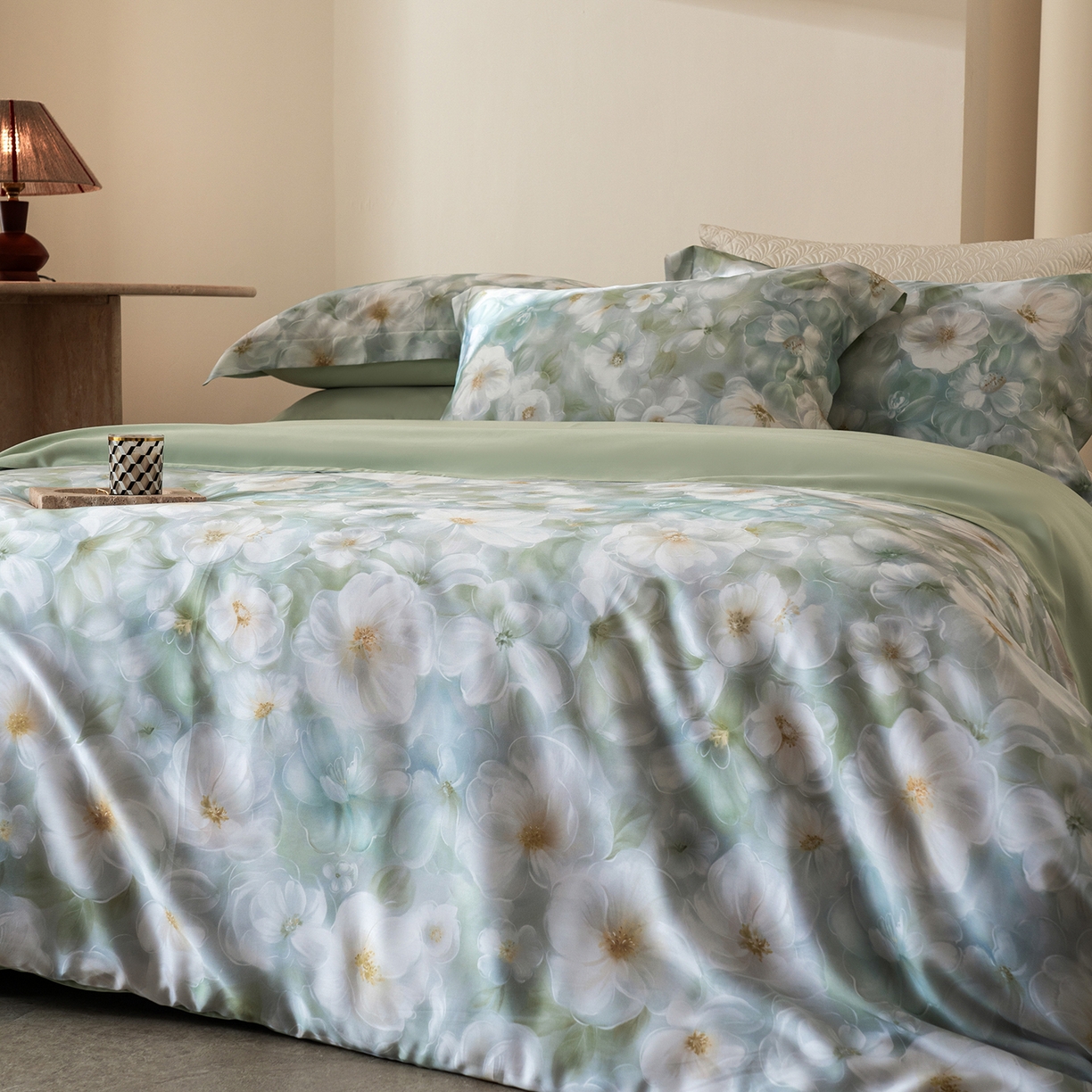 91家纺网 家纺一手货源 找家纺 佳汐蓝家纺 2026新款春夏天丝数码印花（挂边款）四件套 华俞-绿