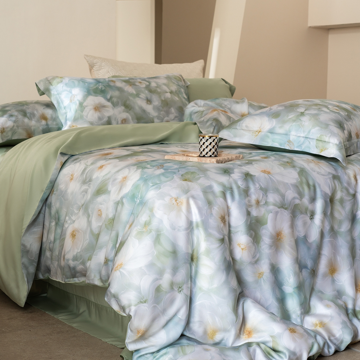 91家纺网 家纺一手货源 找家纺 佳汐蓝家纺 2026新款春夏天丝数码印花（挂边款）四件套 华俞-绿