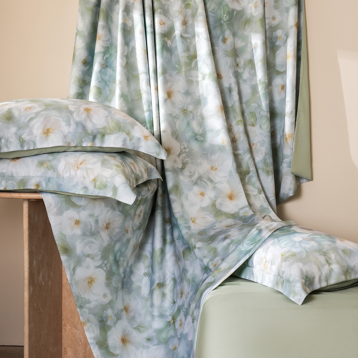 91家纺网 家纺一手货源 找家纺 佳汐蓝家纺 2026新款春夏天丝数码印花（挂边款）四件套 华俞-绿