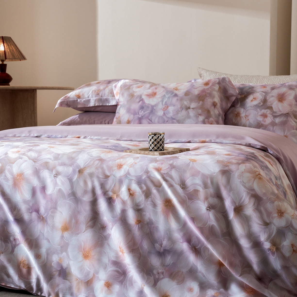 91家纺网 家纺一手货源 找家纺 佳汐蓝家纺 2026新款春夏天丝数码印花（挂边款）四件套 华俞-紫