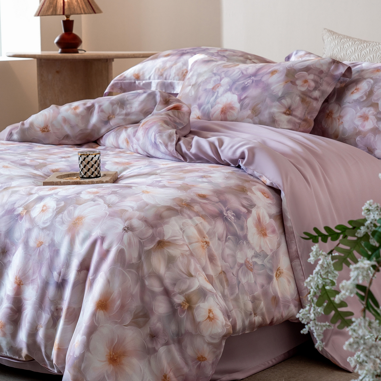 91家纺网 家纺一手货源 找家纺 佳汐蓝家纺 2026新款春夏天丝数码印花（挂边款）四件套 华俞-紫