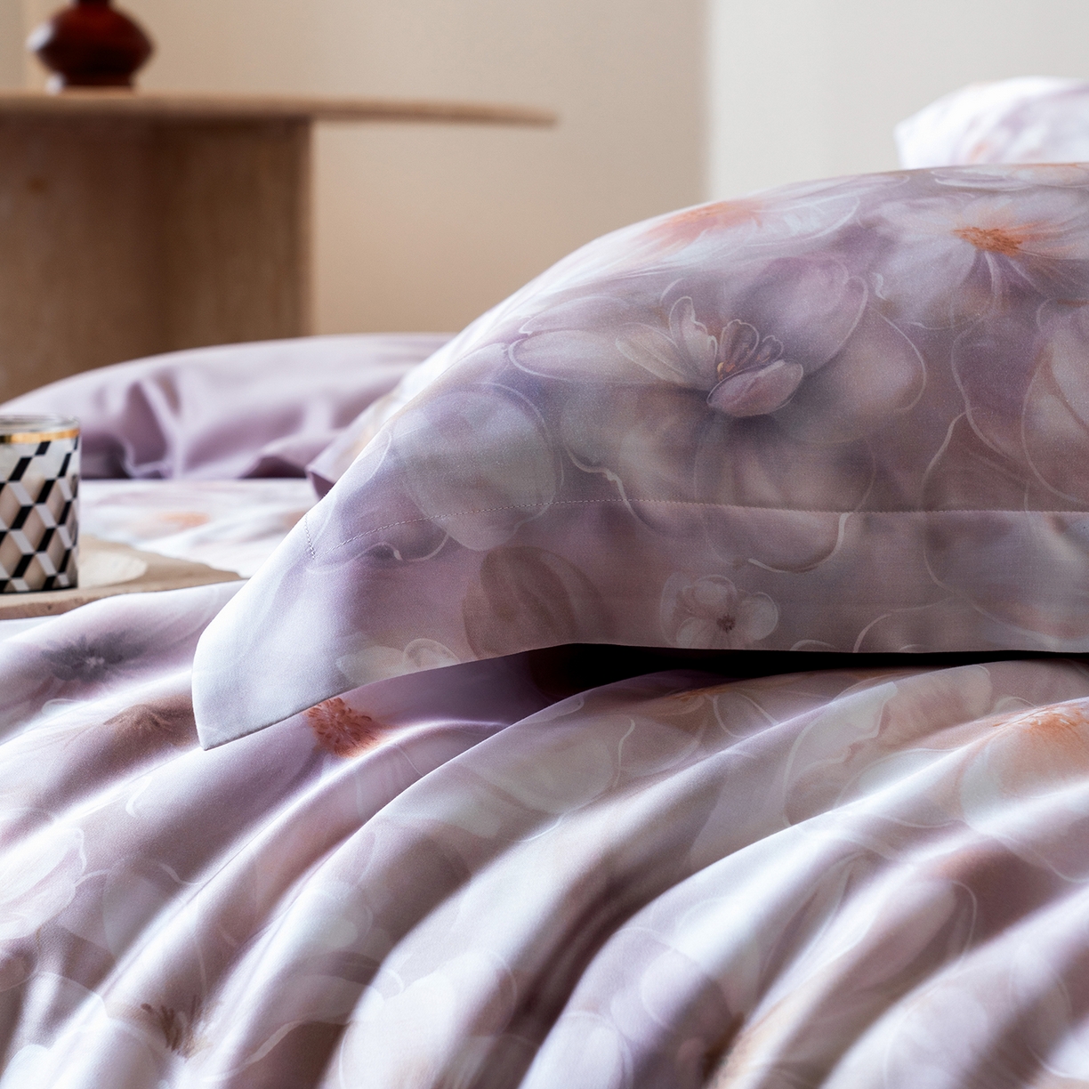 91家纺网 家纺一手货源 找家纺 佳汐蓝家纺 2026新款春夏天丝数码印花（挂边款）四件套 华俞-紫