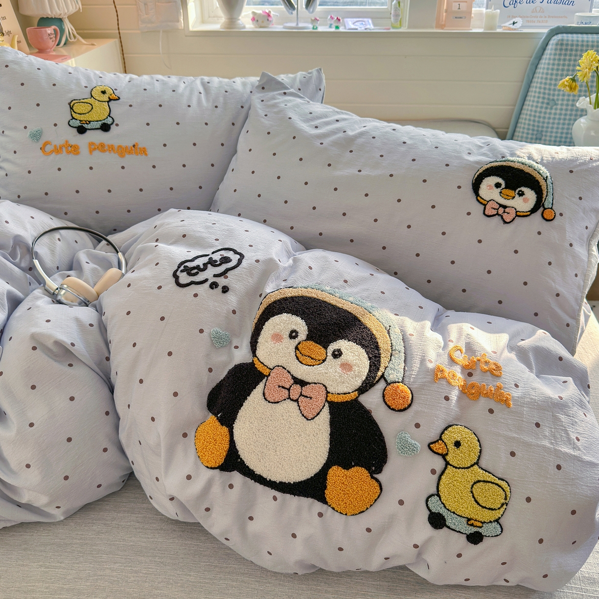 91家纺网 家纺一手货源 找家纺 王朝国际 2026爆款棉纱毛巾绣四件套 企鹅鸭