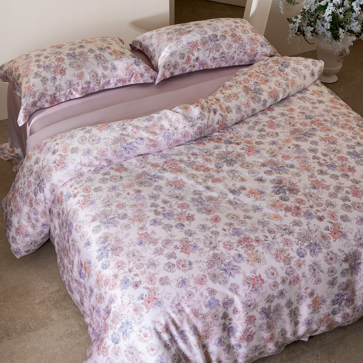 91家纺网 家纺一手货源 找家纺 佳汐蓝家纺 2026新款春夏天丝数码印花（挂边款）四件套 梦园-粉