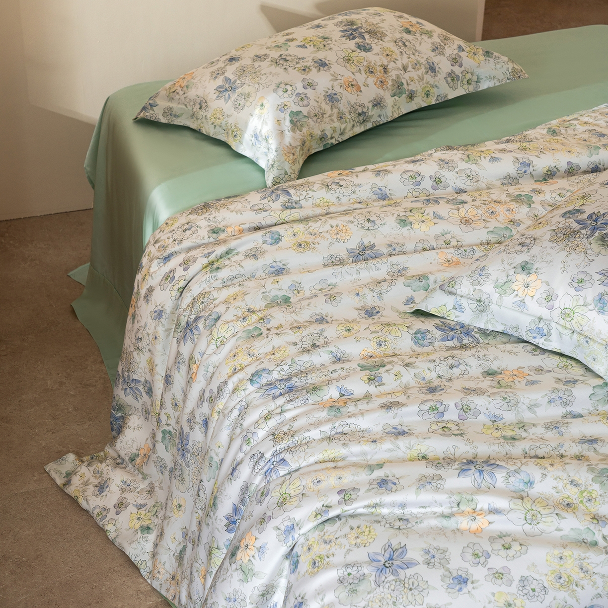 91家纺网 家纺一手货源 找家纺 佳汐蓝家纺 2026新款春夏天丝数码印花（挂边款）四件套 梦园-绿